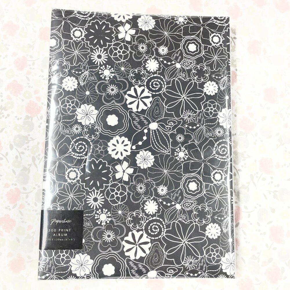 Black & White Floral Photo Album - 300 4x6 Prints - NWT - Pocket in Back